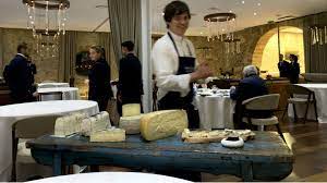 Junto al puerto, este restaurante ofrece una variedad exquisita para degustarse con lo que se ha pescado. Aponiente Temporada 2019 Los Nuevos Platos Del Menu De Angel Leon