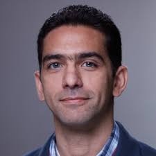 Happy to announce I will be joining Snowflake this summer as a Retail Sales  Engineering Intern. Huge thanks to Maged Shehata and Kass Kettner for the  opportunity. ❄️