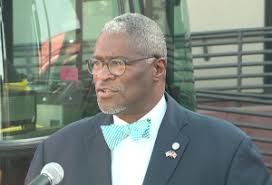 Kansas City's mayor asks area businesses to be generous with time