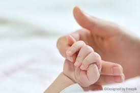Lebensmonat versucht dein baby alles zu greifen, was in der nähe liegt. Baby Greifen