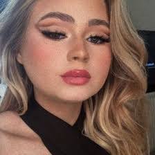 Becky Ruthven's Instagram, Twitter & Facebook