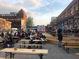 Du suchst eine party in berlin? Public Viewing In Berlin Diese Biergarten Zeigen Das Em Halbfinale