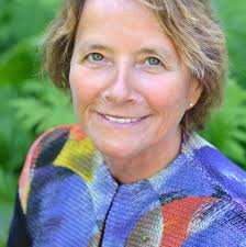 Forte de son expérience d'avoir co-organisé la Traversée de la Gaspésie  depuis 2003, Claudine Roy a été nommée présidente du conseil  d'administration de la Société des établissements de plein air du Québec,