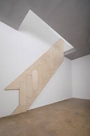 Ein sprung ins kühle nass an heißen sommertagen, der für erfrischung sorgt. Eine Treppe Fur Kleine Raume Klapster Sanvie De