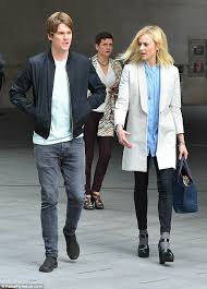 Fearne Cotton Turns Up To Work Hand In Hand With Husband Jesse Wood Dailymail Fearne Cotton Style Fearne Cotton Cotton Outfit