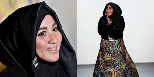 One designer that definitely deserves attention, however, is anniesa hasibuan. Foto Tersangka Kasus Penipuan Ini Busana Karya Bos First Travel Anniesa Hasibuan Kapanlagi Com