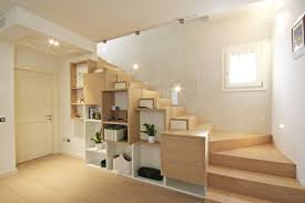 Im Antritt Viertelgewendelte Treppe Holz Stauraum Regale Glas Fallschutzwand Interiors Staircase Treppen Design Moderne Treppen Treppe Holz