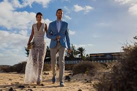 Descubre los secretos de una isla irrepetible. Fotos De Boda Ibicenca En Las Playas De Fuerteventura Corralejo