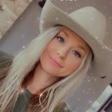 Katie Pollok (@katiepollok)