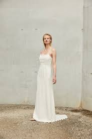 Unsere suchmaschine unterstützt monatlich mehr als 6 millionen user dabei, die besten und zugleich günstigsten angebote auf dem onlinemarkt zu finden. Tragerlose Brautkleider 9 Inspirierende Modelle Aus Den Brautmodekollektionen 2021 Vogue Germany