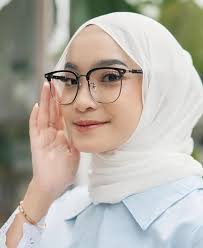 Frame premium, dengan perpaduan bahan premium berkualitas dan desain yang  elegan, frame satu ini bisa banget dipake seharian ataupun acara formal dan  frame ini cocok buat cowok cewek Free Lensa Antiradiasi Standar