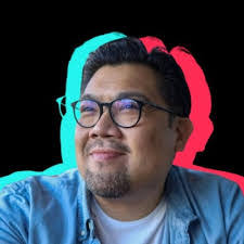 David Pera's Instagram, Twitter & Facebook