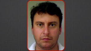 Condenado por estuprar a própria filha é procurado pela polícia