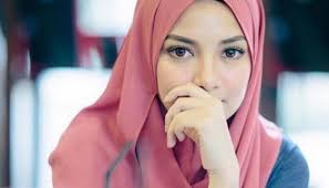 Berikut ini akan saya ulas tentang contoh latar belakang masalah. Kerana Milik Melayu Tudung Naelofar Disekat Masuk Di Singapura Muslim Beauty Beautiful Hijab Girl Poses
