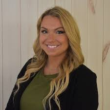 Julia Pozzuto's Instagram, Twitter & Facebook