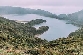 Ponta delgada est une ville portugaise, située sur la côte sud de l'île de são miguel, dans l'archipel des açores. Tu Souhaites Decouvrir Les Acores En 4 Jours L Ile De Sao Miguel T Emerveillera Par La Beaute De Ses Paysages Volcaniques Decouvre Mon Itineraire Sur L Ile Principale De L Archipel Https Thefrenchieabroad Com Acores Sao Miguel Itineraire 4 Jours