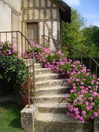 Potted Flowers Up The Front Steps I Think Our Front Steps Would Be Wide Enough Modern Garden Stairs Outdoor Steps