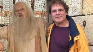 Il afﬁrme que la meilleur vengeance la plus efficace et la plus sûre est le mépris. Mais Qui Est Vraiment Le Pere Fouras