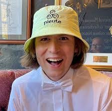 Maria Reddington's Instagram, Twitter & Facebook