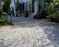 Natursteinpflaster Verlegen Die Beliebtesten Verlegemuster Und Steinarten In 2020 Auffahrt Design Cottage Garten Kopfsteinpflaster Terrasse