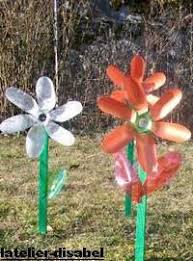 Fleur Moulin A Vent Realise Avec Des Bouteilles Plastique Fleurs En Bouteille Plastique Bouteille Plastique Creations Enfant