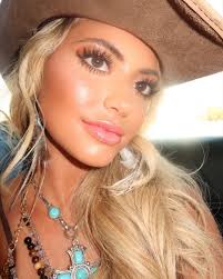 Had the best time with @dossierperfumes So happy I got to meet the best  people!! #dossierinthedesert #stagecoach