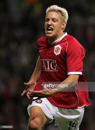 He played for liverpool between 2001 and 2008 before joining roma. Alan Smith Of Manchester United Celebrates Scoring Their Second Goal During The Uefa Champions League Quarter Final Secon Manchester United Manchester The Unit