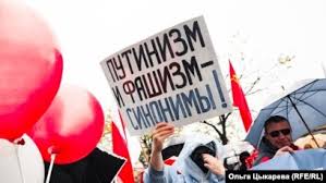 Сотрудники фбк иван жданов и леонид волков анонсировали проведение митинга оппозиции в поддержку алексея навального, держащего голодовку в исправительной колонии покрова. Dac0p En 1y17m
