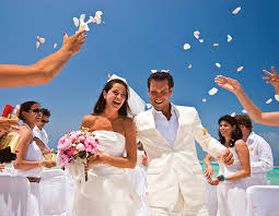 Lo primero que se viene a la cabeza cuando hablamos de una boda ibicenca es cualquiera de las playas de la maravillosa isla. Boda Ibicenca Bodanova Bodas Brillantes