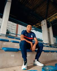 Fifa 21 france euro 2020. Nike Devoile Le Maillot Des Bleus Pour L Euro 2021 Alouette 1ere Radio Regionale De France