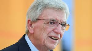 Volker bouffier (born 18 december 1951) is a german politician of the christian democratic union (cdu). Corona In Hessen Ministerprasident Volker Bouffier Im Interview So Geht Es Weiter Kassel