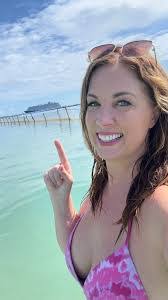 Sandra Dunson's Instagram, Twitter & Facebook