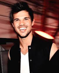 Espaço exclusivo do site www.taylorlautnermania.com para montagens. Lautner Fanpage On Twitter Cuteee Smileeee Taylorlautner Tracers Movie Picture Parkour Tattoo Tattoos Hot Perfect Body Sunglasses Black Biceps Very Hot Iloveyou Taylorlautner True Love Fangirl Fans Followme Handsome Boy