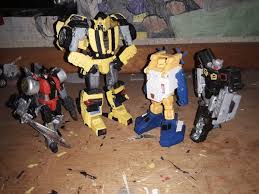 Bumblebee was a very important member of optimus's team during the great war and was with optimus for the longest out of any autobot. Transformers Kingdom 1985 Pa Twitter My Only Minibots Seaspray Bee Why Are You Here Your Not A Minibot Remember Bumblebee Yeah I Am Seaspray No Your Not Bumblebee Here Look There Happy Seaspray