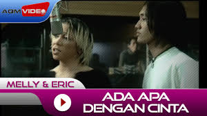 Dinyanyikan melly goeslaw berduet dengan eric sebagai penyanyi pendatang baru. Melly Goeslaw Eric Ada Apa Dengan Cinta Aadc Official Video Youtube
