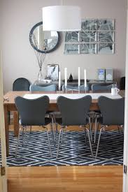 Name bestseller preis aufsteigend preis absteigend. Modernes Esszimmer Mit Kelim Teppich Unter Dem Tisch Modern Dining Room Apartment Dining Room Modern Dining