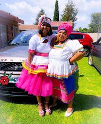 The sepedi traditional wedding dresses designs pictures are also shared here on this page that are designed by different designers as well as some are by their own designed with mixing more than 2 concept of stitching. Sepedi Traditional Wedding Style You 7