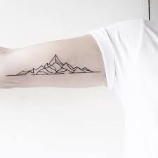 Gefallt 2 303 Mal 13 Kommentare Which Ink I Like Which Ink I Like Auf Instagram Done By Malwi Mountain Tattoo Mountain Tattoo Simple Minimalist Tattoo