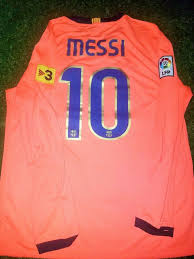 Jersey tersebut juga mendapat sentuhan ini adalah kali kedua dalam sejarah klub untuk memilih jersey yang didominasi warna pink. Messi Barcelona 2009 2010 Pink Long Sleeve Jersey Shirt Camiseta Triko Foreversoccerjerseys
