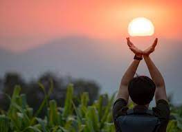 Metti una sera d'estate, una danza, i piedi scalzi, le colline, il suono di un'arpa, il cielo, un castello incantato; Solstizio D Estate Oggi 20 Giugno 2020 Il Significato E I Riti Corriere It
