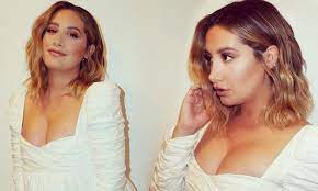 The masked dancer is premiering sunday, december 27, 2020 at 8 p.m. Pregnant Ashley Tisdale Is Ethereal In A Ruched White Dress Daily Mail Online