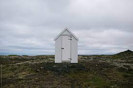 Shed už rozdal rozhovory snad všem významnějším online magazínům včetněfactu alittle white earbuds. Little White Shed By Luke Mallory Leasure