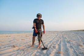 So you have been metal detecting on the beach with your detector such as a garrett ace series or a bounty hunter and you have tried it in the wet sand and it keeps beeping with no i do not dive with my excalibur ii but i know i can take it in the shallow water and not worry about any type of damage. 8 Best Metal Detectors For The Beach In 2021 Popular