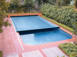 Untuk pekerjaan yang satu ini bisa anda lakukan sendirian, hanya saja pastikan juga anda sudah menggunakan produk yang benar dan sesuai. Kolam Renang Sederhana Brayan Pool