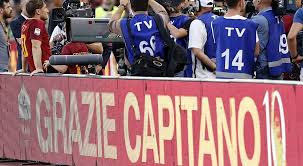 O filho de pai enzo totti e mai fiorella totti é jogador de futebol, anno 2021 famoso por 2000 uefa european football championship, as roma. Grazie Totti Der Abschied Der Roma Ikone