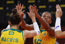 Treinadora assumiu a seleção principal feminina em julho de 2019 com a missão de guiar o brasil ao ouro olímpico. Usmhhuez7cuwkm