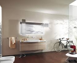 L'intero progetto arredativo è infatti caratterizzato da ante e coprifianchi in vetro, disponibili anche in piani in vetro lucido e opaco, abbinati a soluzioni cromatiche. Rivo Scavolini Arredo Bagno Mobili Da Bagno Livingcorriere