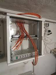 Haus internet von der lan dose habe? Netzwerk Forum Cat 7 Nachtraglich Im Fertighaus Bericht Fotos Netzwerk Verkabelung Elektroinstallation Haus Heimnetzwerk