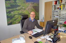 Merge the advantages of conventional websites with the visual power of virtual tours. Gerhard Jell Derzeit Burgermeister Der Gemeinde Bernau Samerberger Nachrichten