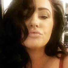 Robyn Mace's Instagram, Twitter & Facebook